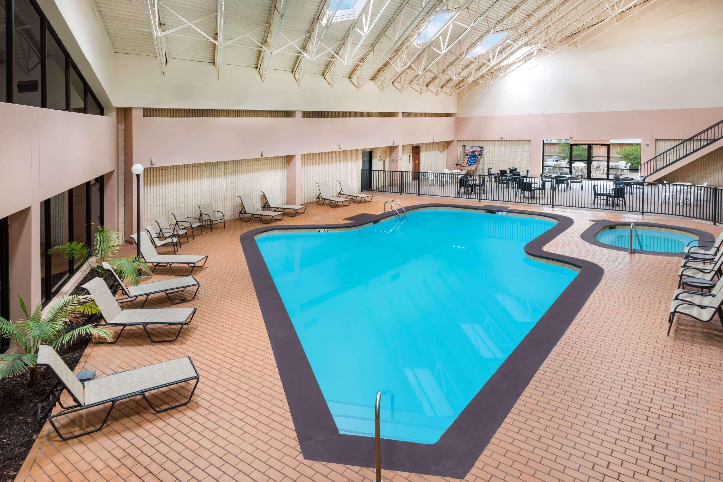 Wyndham Garden Стилуотер Экстерьер фото